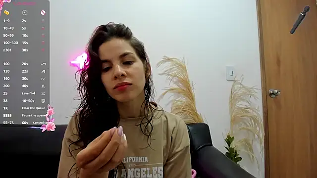 Snapshot of jessyegoldenn chatting on 06-11-26, 03:09 jessyegoldenn online show from 06-11-26, 03:09