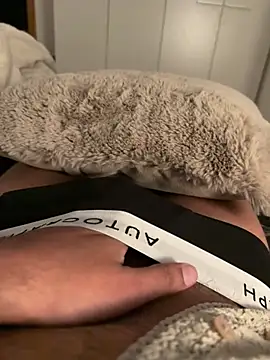 Snapshot of shavyforgirls chatting on 02-27-25, 12:03 shavyforgirls online show from 02-27-25, 12:03