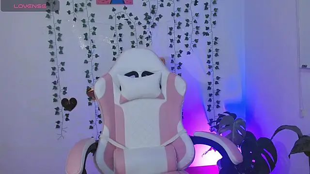 Snapshot of hellokitty__valery chatting on 07-14-26, 02:00 hellokitty valery online show from 07-14-26, 02:00