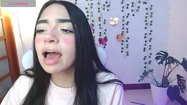 Snapshot of hellokitty__valery chatting on 06-30-26, 01:49 hellokitty valery online show from 06-30-26, 01:49