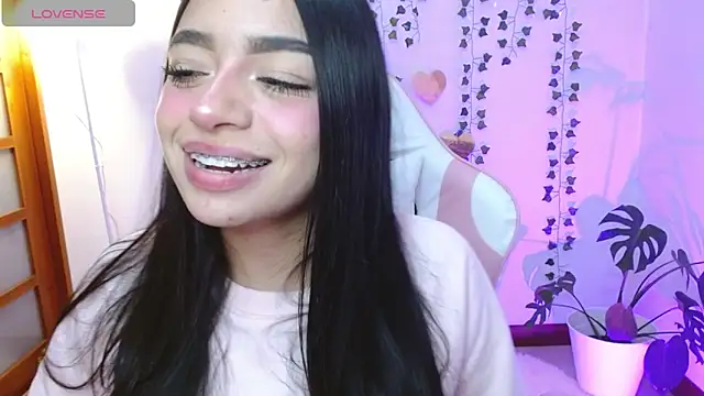 Snapshot of hellokitty__valery chatting on 06-19-26, 04:07 hellokitty valery online show from 06-19-26, 04:07