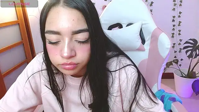 Snapshot of hellokitty__valery chatting on 06-22-26, 03:25 hellokitty valery online show from 06-22-26, 03:25