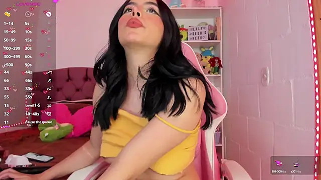 Snapshot of kit_kat_10 chatting on 03-11-25, 07:03 kit kat 10 online show from 03-11-25, 07:03