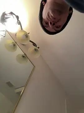 Polaroid White online show from 03-11-25, 06:52