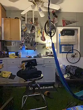 Polaroid White online show from 11-21-25, 08:46