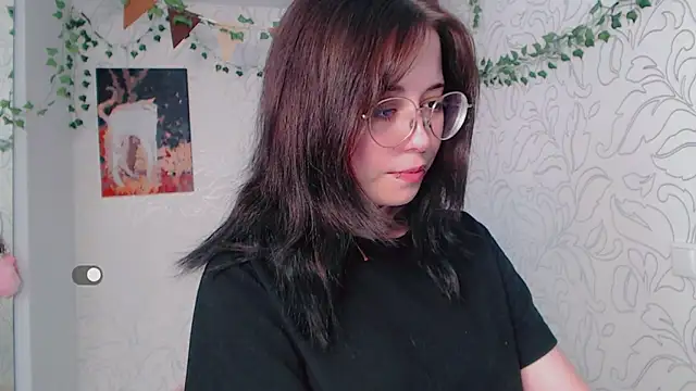 Snapshot of _miraclecattt_ chatting on 09-18-25, 05:32 miraclecattt online show from 09-18-25, 05:32