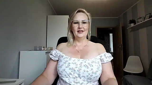 DianaLive online show from 06-18-26, 06:45