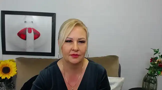 Snapshot of DianaLive chatting on 02-26-25, 07:12 DianaLive online show from 02-26-25, 07:12