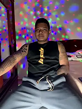 Snapshot of Saipuer31 chatting on 01-13-26, 02:37 Saipuer31 online show from 01-13-26, 02:37