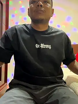 Snapshot of Saipuer31 chatting on 12-15-25, 12:38 Saipuer31 online show from 12-15-25, 12:38