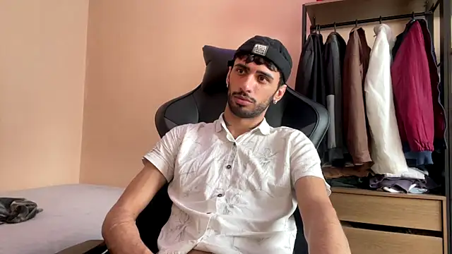 Snapshot of iendriw chatting on 10-26-25, 01:11 iendriw online show from 10-26-25, 01:11