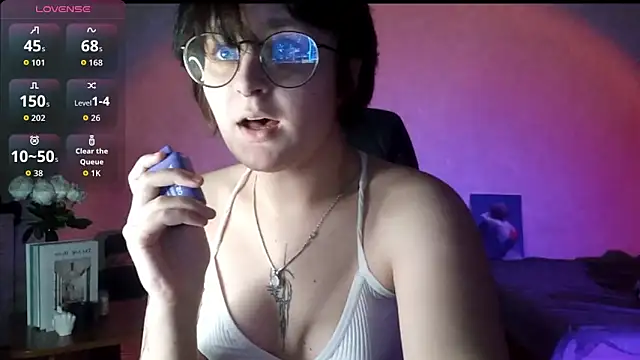 Snapshot of Sonya_mikki chatting on 10-27-25, 04:41 Sonya mikki online show from 10-27-25, 04:41