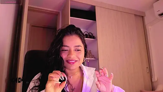 Snapshot of tatiana_10 chatting on 07-18-26, 05:05 tatiana 10 online show from 07-18-26, 05:05