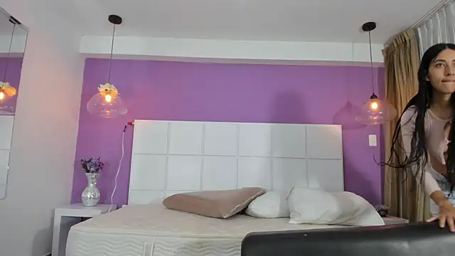 AnnHouston1 online show from 10-31-25, 01:41