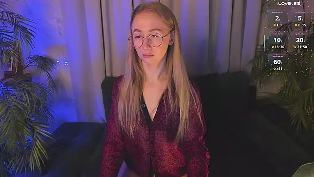 VictoriaLights online show from 12-17-25, 05:56