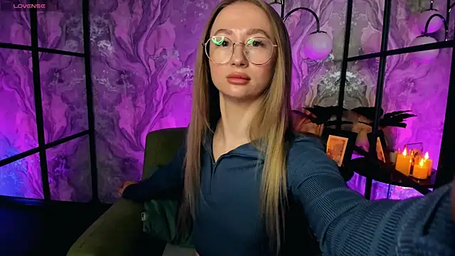 VictoriaLights online show from 05-03-26, 05:56