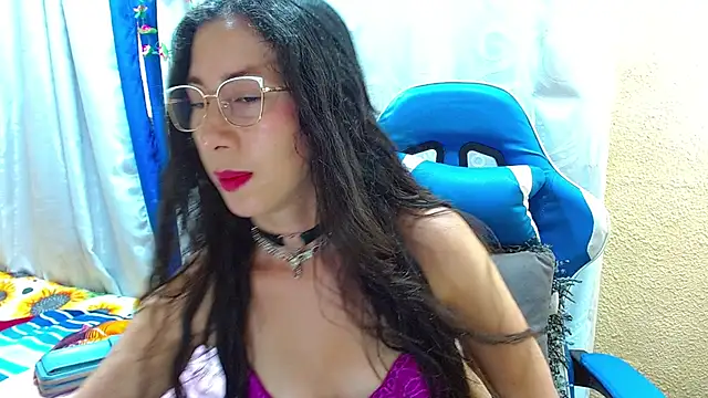 Gia leinn online show from 12-19-25, 03:03