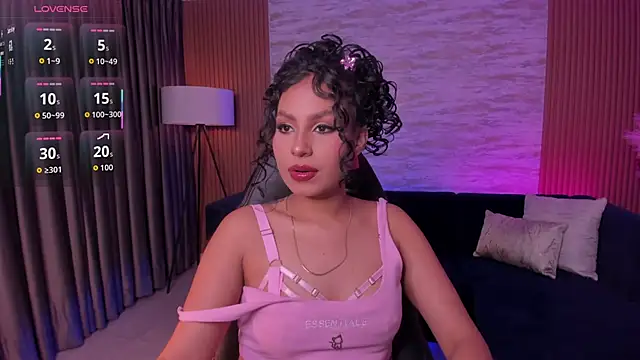 hannah thomson  online show from 10-24-25, 03:16