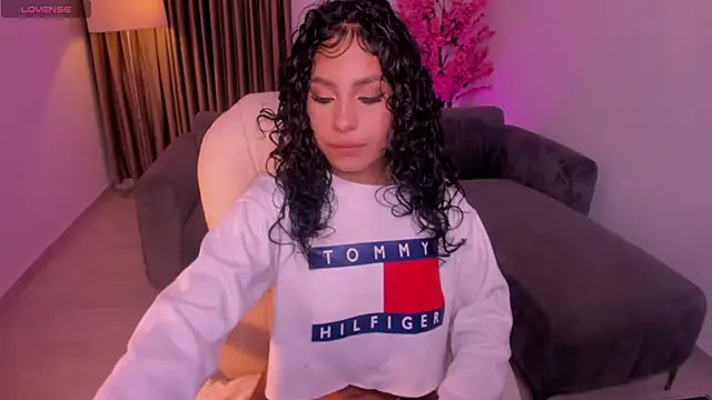 hannah thomson  online show from 12-20-25, 03:31