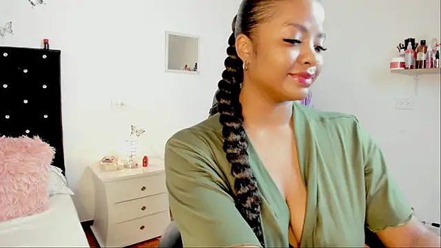 Snapshot of ValerieBlakee chatting on 10-08-25, 06:30 ValerieBlakee online show from 10-08-25, 06:30