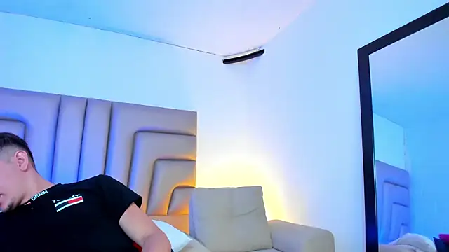 Snapshot of BonnieeAndClyde chatting on 10-03-25, 08:10 BonnieeAndClyde online show from 10-03-25, 08:10