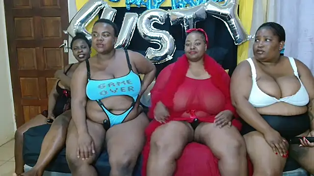Snapshot of Lusty_N_Busty chatting on 10-11-25, 09:27 Lusty N Busty online show from 10-11-25, 09:27