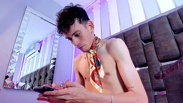 Snapshot of ValentinoMoreti chatting on 12-05-25, 05:50 ValentinoMoreti online show from 12-05-25, 05:50