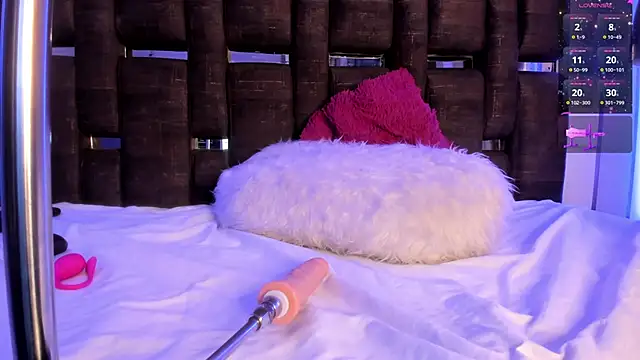 Snapshot of ValentinoMoreti chatting on 03-17-25, 08:18 ValentinoMoreti online show from 03-17-25, 08:18