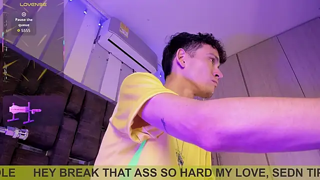 ValentinoMoreti online show from 01-13-26, 06:17