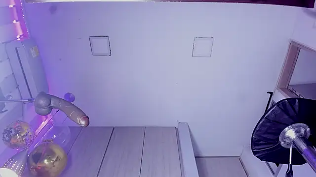 ValentinoMoreti online show from 12-17-25, 05:34