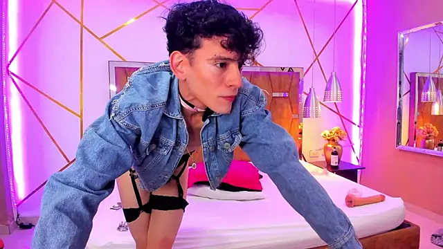 Snapshot of ValentinoMoreti chatting on 03-18-25, 05:12 ValentinoMoreti online show from 03-18-25, 05:12