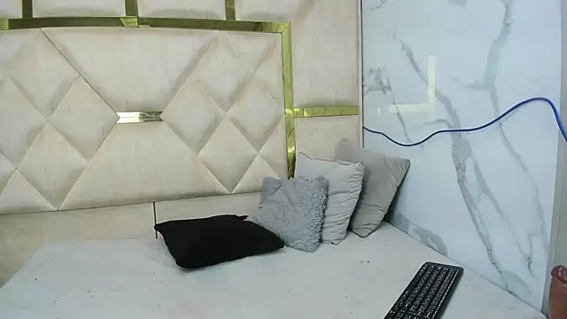 Kendall 6669 online show from 10-03-25, 01:56