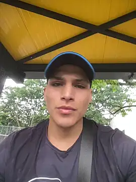 Snapshot of MaxxxSteil chatting on 03-04-25, 08:49 MaxxxSteil online show from 03-04-25, 08:49