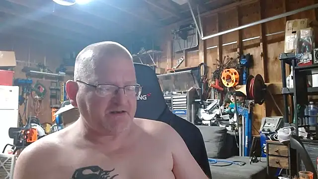 Randomoldguy615 online show from 03-07-26, 04:41