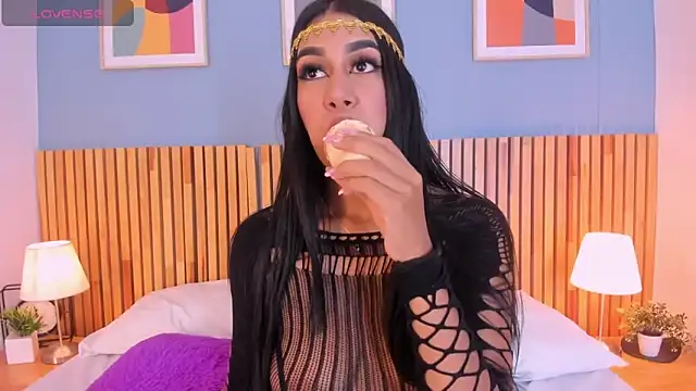 Snapshot of AnnieGibbyns chatting on 10-17-25, 08:43 AnnieGibbyns online show from 10-17-25, 08:43