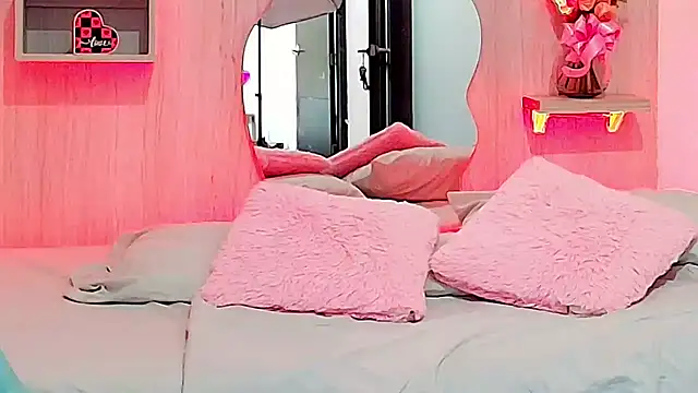 ZaraRousse online show from 12-18-25, 02:49