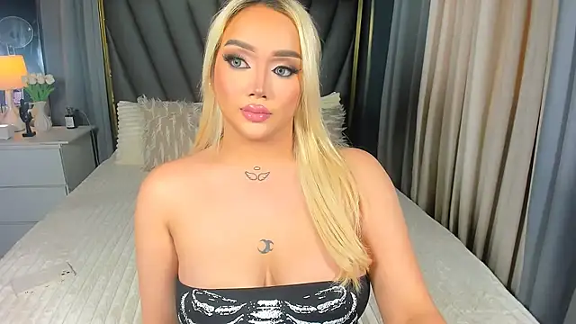 Snapshot of KylieSonique chatting on 10-22-25, 02:55 KylieSonique online show from 10-22-25, 02:55