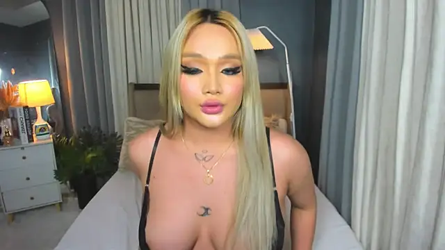 Snapshot of KylieSonique chatting on 03-15-25, 08:58 KylieSonique online show from 03-15-25, 08:58