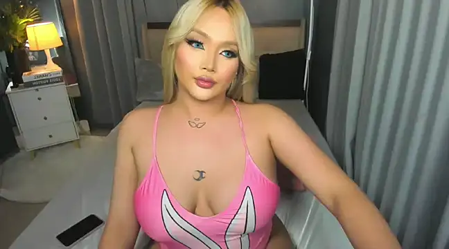 Snapshot of KylieSonique chatting on 03-07-25, 05:18 KylieSonique online show from 03-07-25, 05:18
