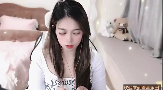 Snapshot of Rose-168 chatting on 03-10-25, 04:25 Rose-168 online show from 03-10-25, 04:25