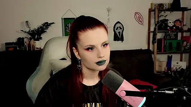 Della Ideal online show from 12-21-25, 06:09