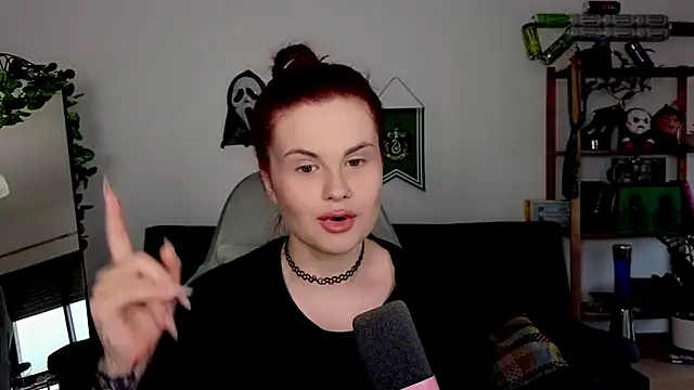 Della Ideal online show from 11-14-25, 09:02