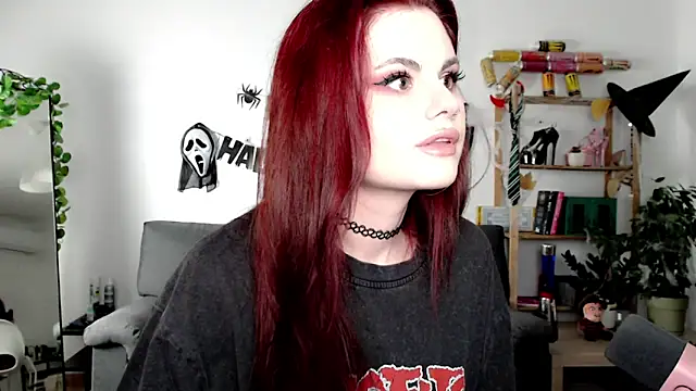 Della Ideal online show from 10-20-25, 04:40