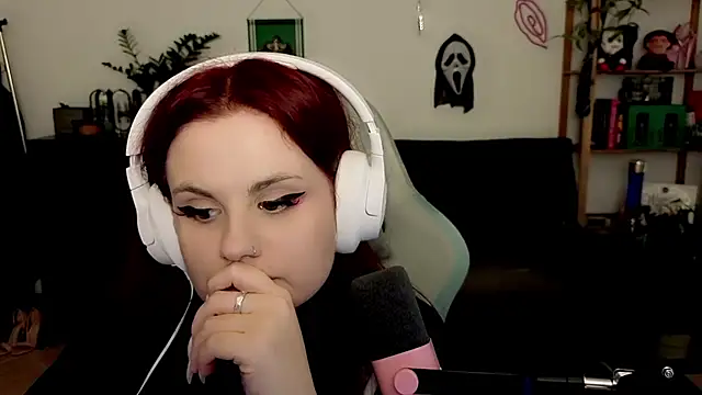 Della Ideal online show from 12-13-25, 08:04