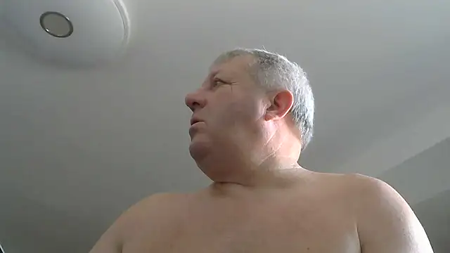 Snapshot of jerkoutdoor70 chatting on 06-11-26, 04:15 jerkoutdoor70 online show from 06-11-26, 04:15