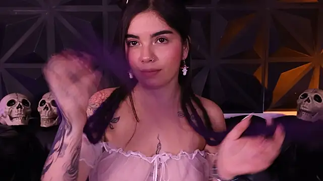 DaphneGlas online show from 10-25-25, 12:50