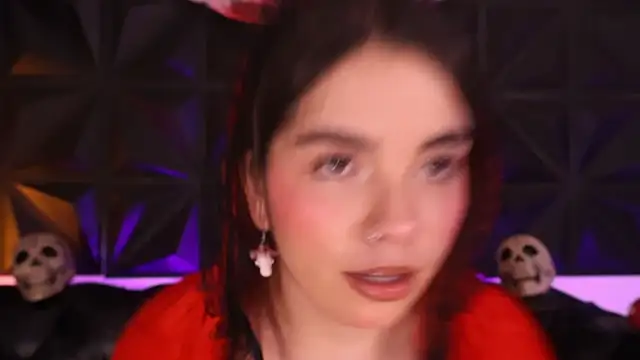 DaphneGlas online show from 10-30-25, 01:09