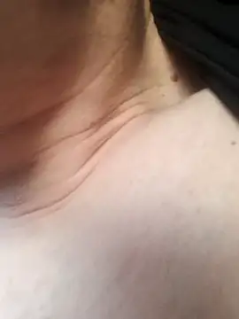 Snapshot of great_feeling chatting on 03-18-25, 05:02 great feeling online show from 03-18-25, 05:02