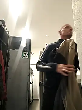 Snapshot of great_feeling chatting on 10-29-25, 05:45 great feeling online show from 10-29-25, 05:45