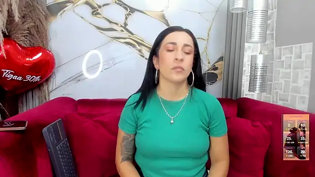 Bella williamss  online show from 05-12-26, 08:04